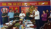Bí thư Thành ủy Nguyễn Thiện Nhân tặng hoa Đảng đoàn Hội Cựu chiến binh TPHCM, nhân kỷ niệm 29 năm ngày thành lập Hội Cựu chiến binh Việt Nam (6-12-1989 _ 6-12-2018)