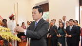 Phó Bí thư Thường trực Thành ủy TPHCM Trần Lưu Quang cùng đoàn lãnh đạo TP dâng hương Chủ tịch Hồ Chí Minh, tại Bảo tàng Hồ Chí Minh, Chi nhánh TPHCM. Ảnh: VIỆT DŨNG