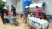 Cảnh sát chữa cháy tham gia cứu hạn cho hàng ngàn hộ dân