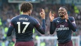 Huddersfield - Arsenal 1-2: Iwobi, Lacazette lâp công