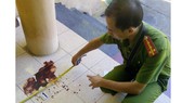 Công an khám hiện trường tại Hạt kiểm lâm Tuyên Hóa