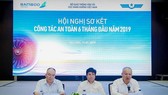 Ông Đinh Việt Thắng, Cục trưởng Cục HKVN (giữa) chủ trì hội nghị