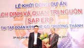 Đại diện FPT IS và Tập đoàn Kỹ nghệ gỗ Trường Thành tại lễ ký kết