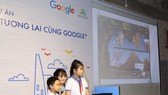 Các em học sinh thuyết trình kết quả sau khi học lập trình