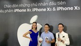 Thế Giới Di Động giao máy cho khách hàng