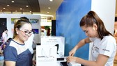 Khách hàng nhận máy P30 Series