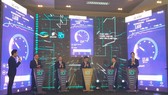 Lãnh đạo Bộ TT-TT và Tập đoàn Viettel trong lễ kết nối 5G