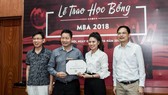 Trước đây, Viện Quản trị & Công nghệ FSB đã trao học bổng MBA