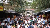 Đông đảo du khách thập phương đã đổ về dự lễ khai hội chùa Hương 2019