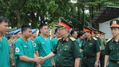 Thượng tướng Nguyễn Chí Vịnh trò chuyện cùng cán bộ, chiến sĩ