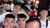 Các cầu thủ Becamex Bình Dương hào hứng tại chuyến tập huấn này. Ảnh: Tấn Trường