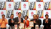 Lãnh đạo Công ty VPF và Công ty Masan tại buổi ký hợp đồng. Ảnh: MINH HOÀNG