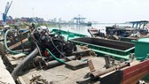 Bắt giữ ghe gắn vòi "bạch tuộc” hút cát trên sông Đồng Nai