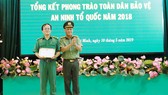 Công an TPHCM tặng giấy khen cho 1 tập thể đã có thành tích xuất sắc trong phong trào toàn dân bảo vệ an ninh Tổ quốc giai đoạn tháng 3-2018 – 3-2019
