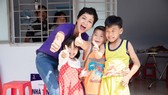 H’Hen Niê, Hoàng Thùy tặng quà tết cho người nghèo tại Long An
