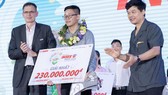 Sinh viên Ngô Triệu Nhân nhận giải Nhất Insee Prize 2019. Ảnh: Insee Prize