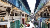 Chung cư 43 Bình Tây thuộc nhóm nguy hiểm phải di dời khẩn cấp. Ảnh: QUANG HUY