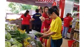 Nhiều cửa hàng tiện lợi phục vụ người lao động