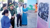 City’s leaders visit a exhibition. (Photo: Sggp)