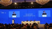 Defence Minister Ngo Xuan Lich delivers the first remarks at the third plenary session themed “Shaping Asia’s Evolving Security Order” on the second day of the 17th Shangri-La Dialogue in Singapore. (Photo: VNA)