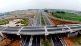 Cuộc chiến đón đầu hạ tầng khu Nam Sài Gòn