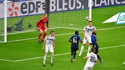 Antoine Griezmann đánh đầu tuyệt đẹp gỡ hòa. Ảnh: Getty Images