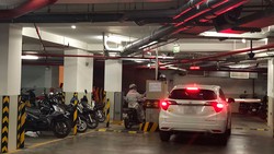 Giá giữ xe tăng vọt ảnh hưởng đến đời sống người dân ở các chung cư Ảnh: KIM HUYỀN