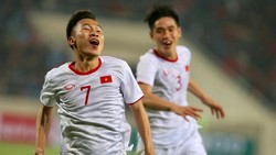 Việt Hưng ghi "bàn thắng vàng" cho Việt Nam. Ảnh: HOÀNG HÙNG