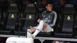 Gareth Bale cô đơn trên băng ghế dự bị. Ảnh: Getty Images