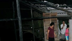 Bé gái mắc bệnh bại não tử vong khi nhà bị cháy