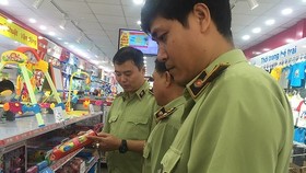 Xây dựng cơ chế bảo vệ, hỗ trợ đặc biệt đối với doanh nghiệp tố cáo hành vi nhũng nhiễu