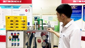 Chào bán hàng trăm công nghệ và thiết bị y tế