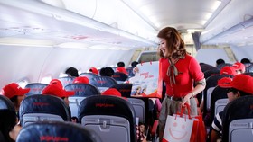 VietjetAir debuts first flight connecting Nha Trang - Da Nang