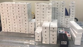 Over 250 iPhones seized in Tan Son Nhat Airport