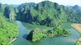 The Trang An scenic landscape complex promises visitors a chance to put your mind at rest in a peaceful atmosphere (Photo: VNA)