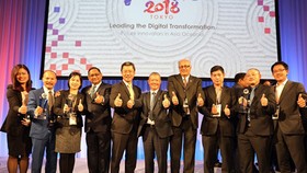 Deputy Minister of Information and Communications Nguyen Thanh Hung and the Vietnamese delegation in the event of ASOCIO 2018. Photo by VNS