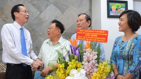 City leaders congratulate senior teachers
