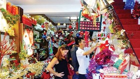 Plentiful decorative items, apparel in markets for Noel season