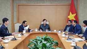 At the meeting (Deputy Prime Minister Trinh Dinh Dung emphasized the need to speed up the North-South expressway project’s which plays an important role in developing the country’s socio-economy growth at a yesterday meeting with relevant agencies on revi