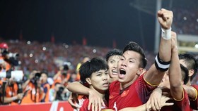 Vietnamese red flag players are happy after 90 minute match