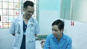 Chuyển máy lọc máu hơn 600km xuyên đêm cấp cứu bệnh nhân bị nhiễm não mô cầu nặng
