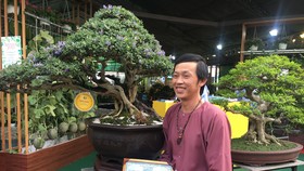Nghệ sĩ Hoài Linh đoạt giải nhất Hội thi Hoa lan - Bonsai