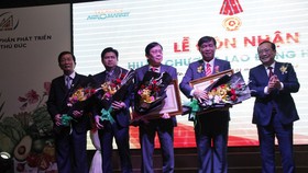 Chợ đầu mối Nông sản Thủ Đức đón nhận Huân chương Lao động hạng Ba