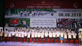 “Hành trình cuộc sống” lần thứ 8 đến với trẻ em khó khăn ở Quảng Ngãi