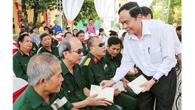 Chính sách với người hoạt động cách mạng bị địch bắt tù đày