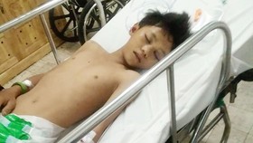 Con trai chấn thương sọ não, gia đình bế tắc