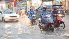 Áp thấp nhiệt đới, mưa lớn khắp cả nước