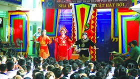 Hụt hẫng sân khấu học đường