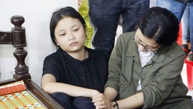 Xót thương 4 đứa con côi cút