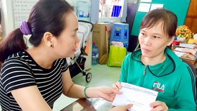 Trao 36,7 triệu đồng giúp cháu Lê Thành An chữa bệnh